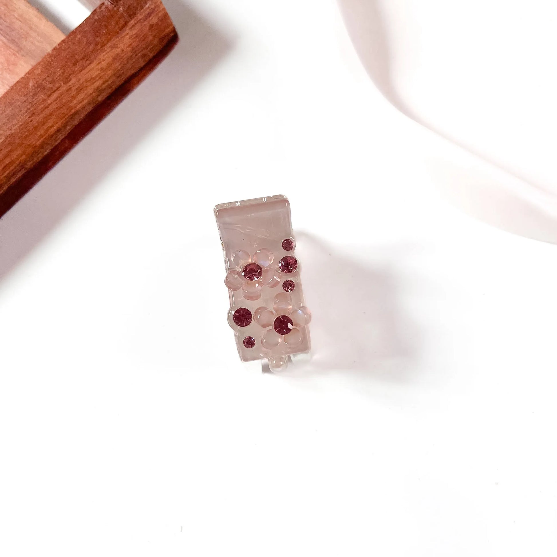 Pink flower crystal catch clip with iridescent flower charms