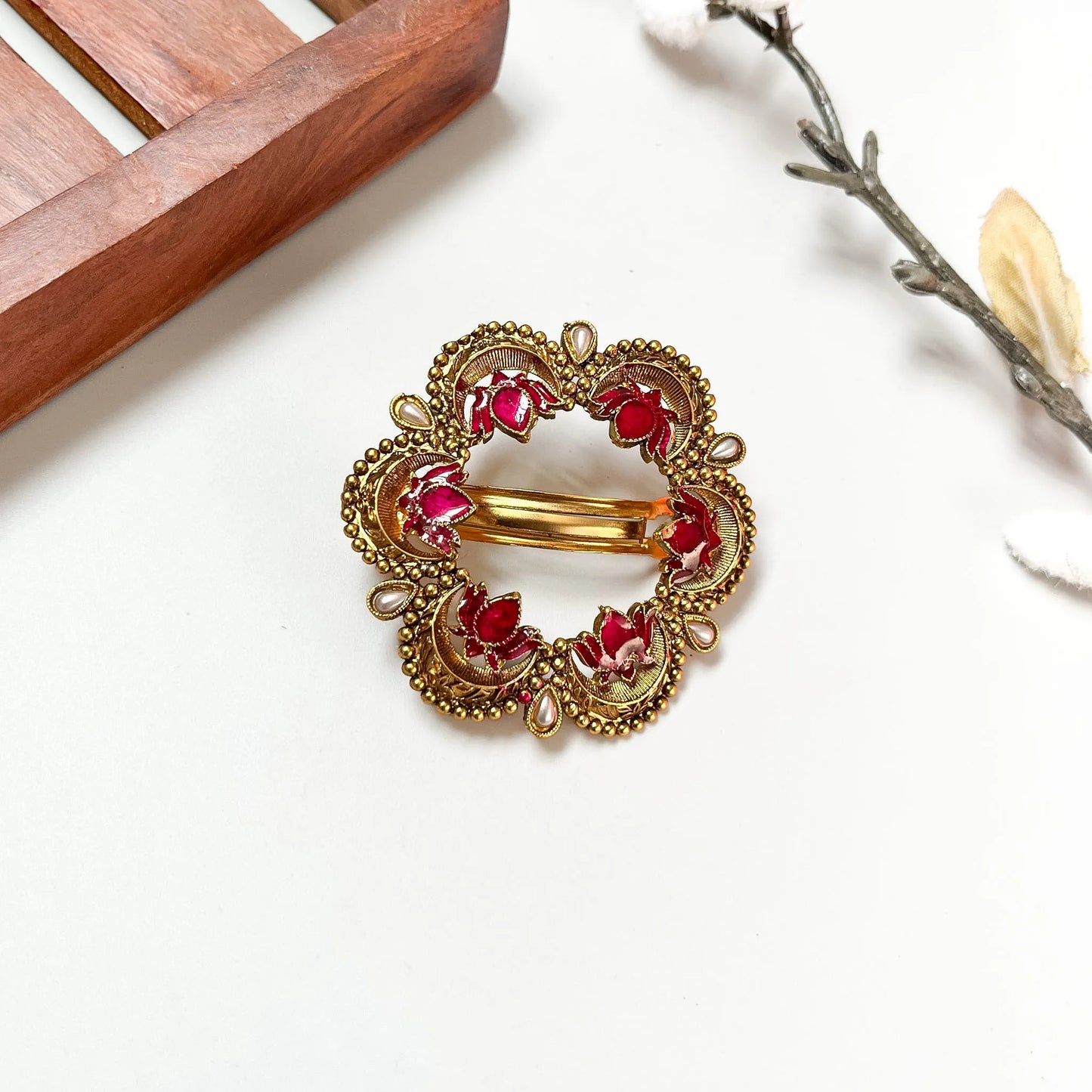 Ruby red granulated leaf wreath barrette with ornate filigree and pearl-like spheres, 4cm vintage clip
