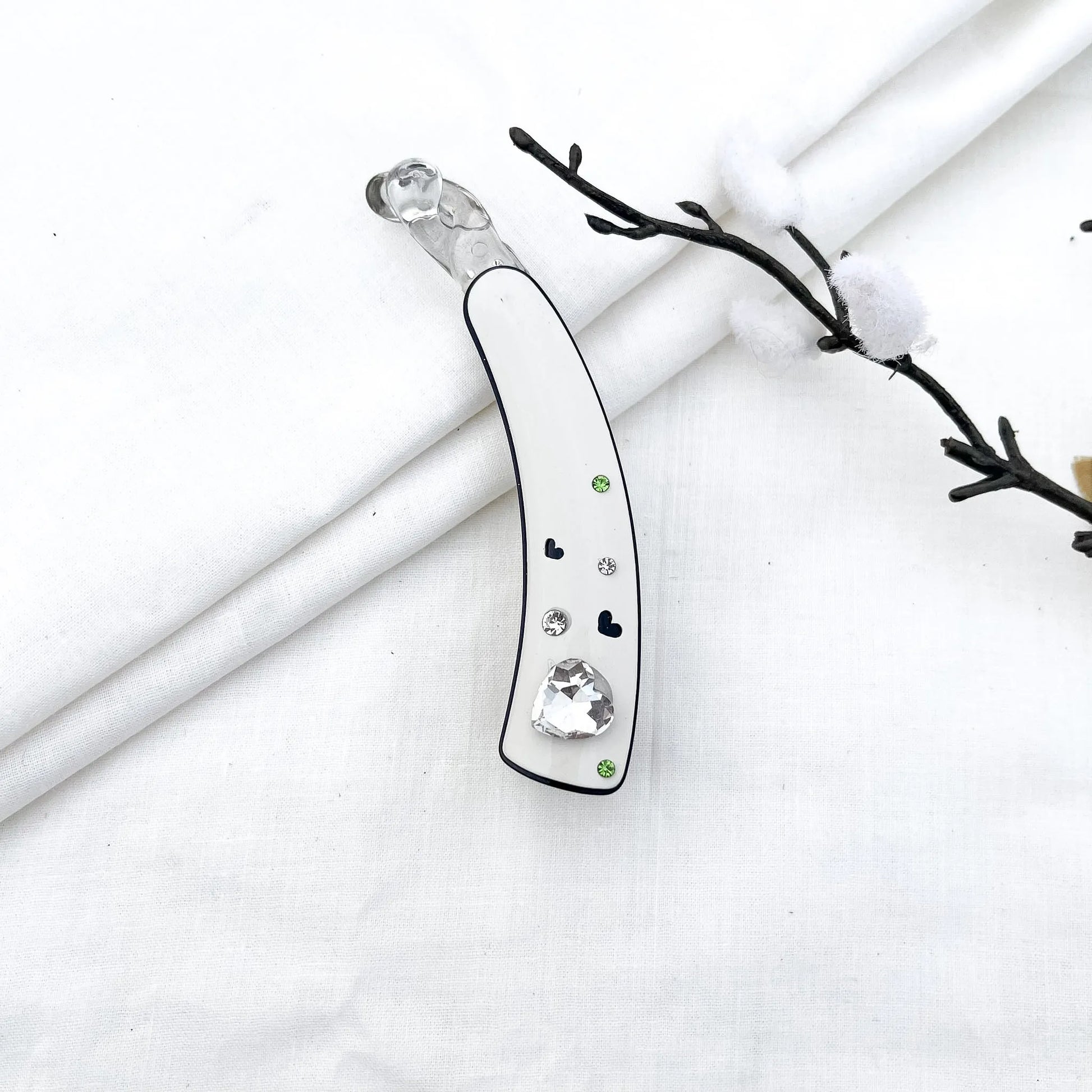 White acrylic lock banana clip with faceted heart gem and rhinestone heart details, 8cm
