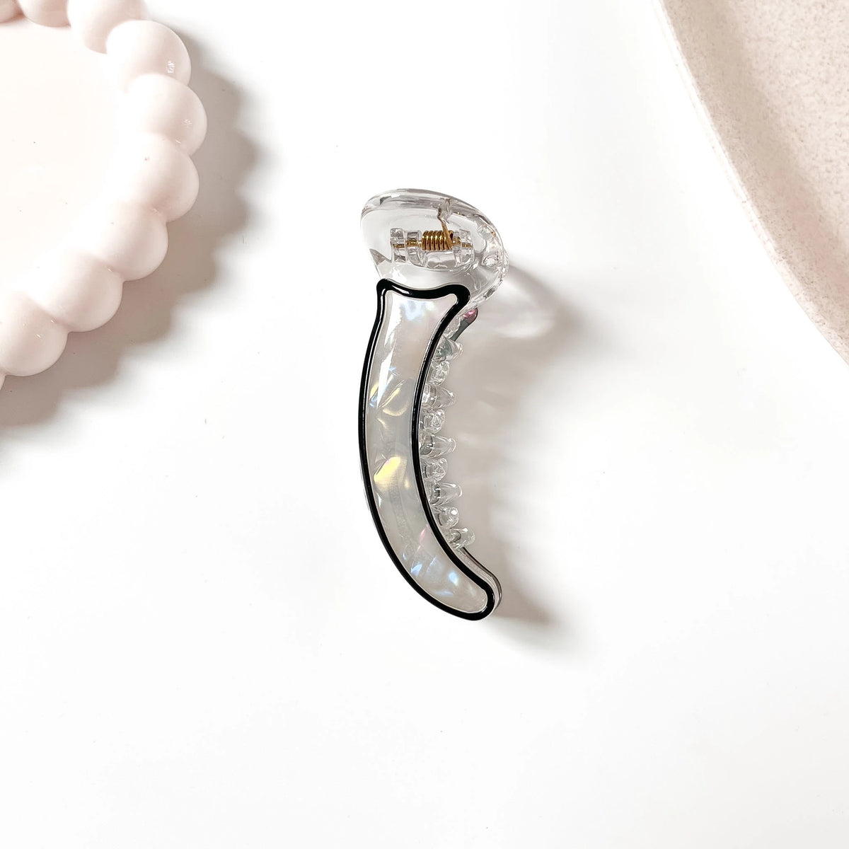 Iris shimmer banana clip clear with black outline