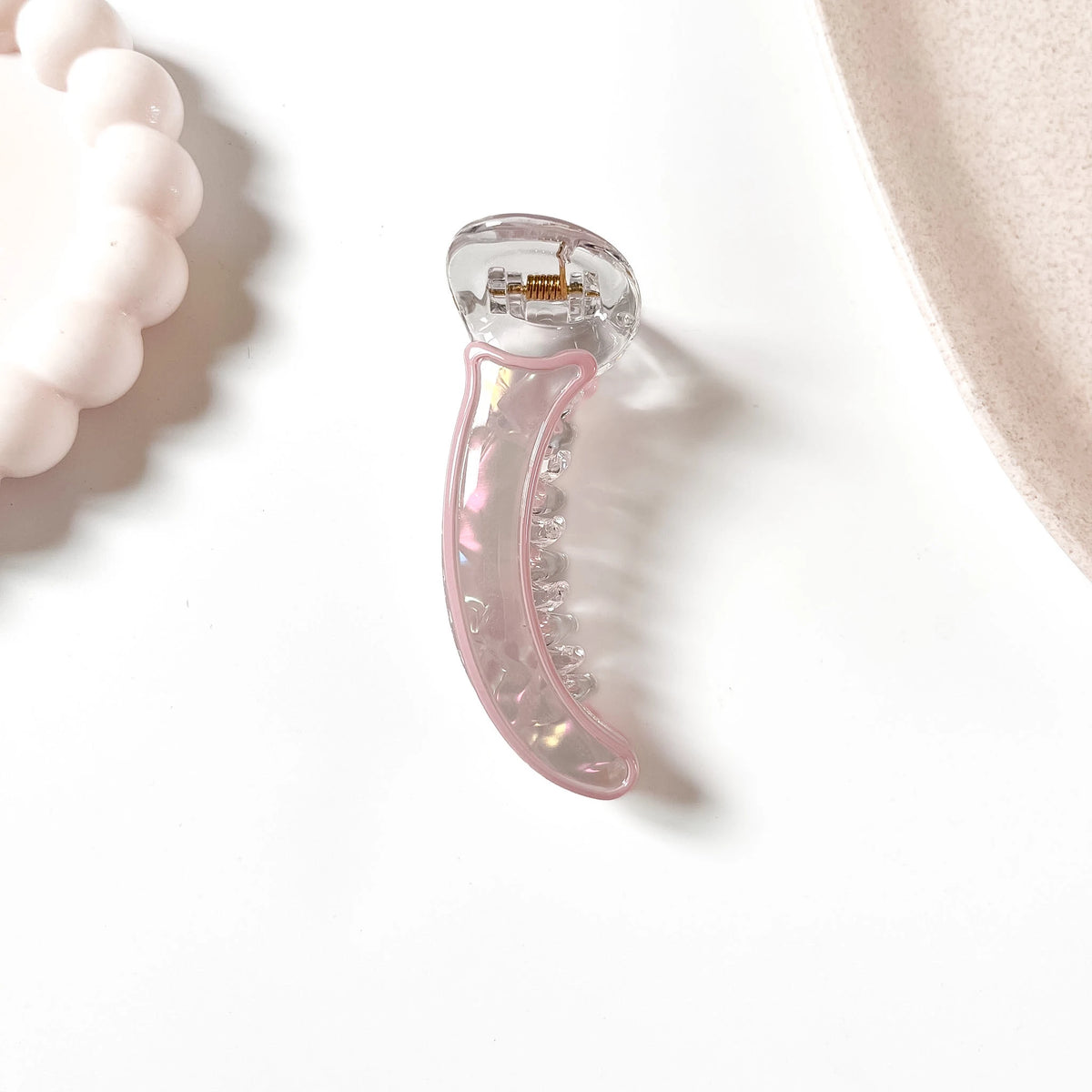 Iris shimmer banana clip clear with pink outline