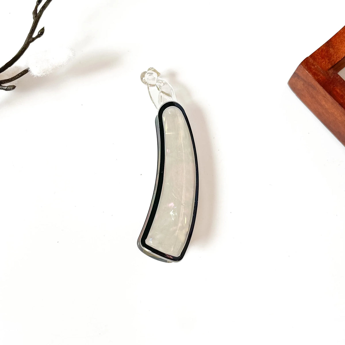 Iris shimmer lock banana clip clear with black outline