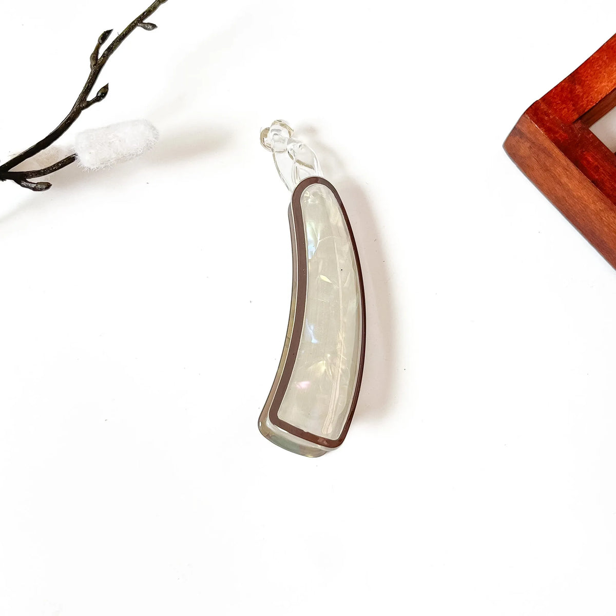 Iris shimmer lock banana clip clear with dark outline