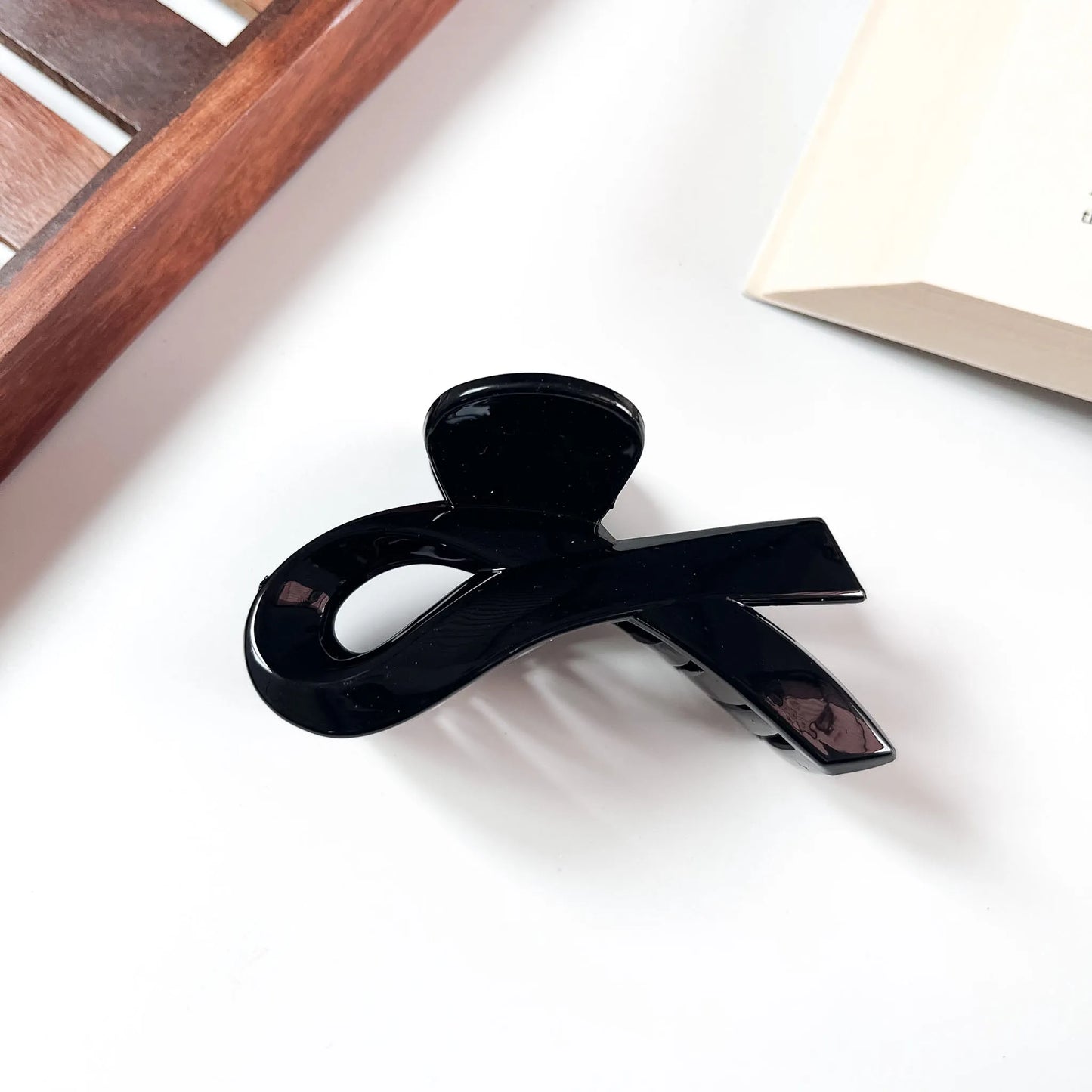 Black large knot claw clip for hair