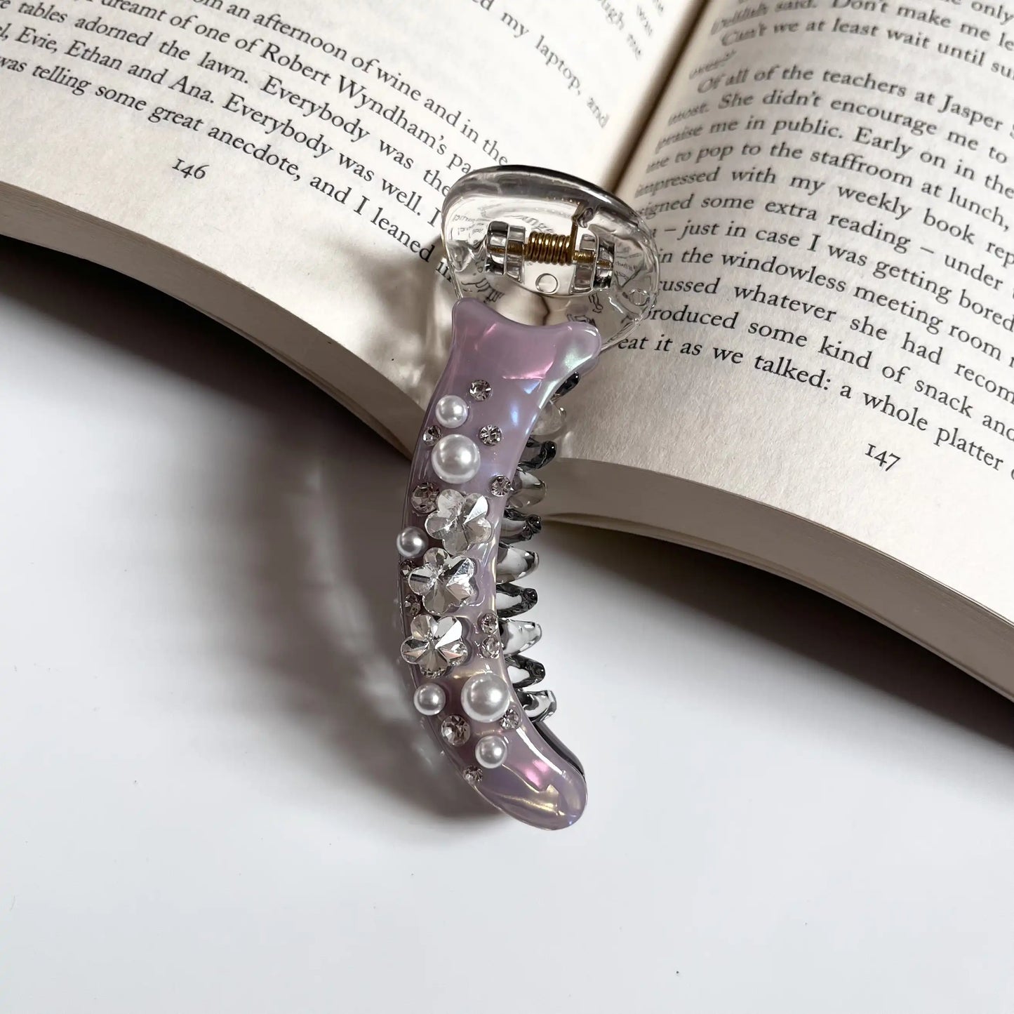 Luxe Pearl Banana Hair Clip – Elegant 8cm Purple