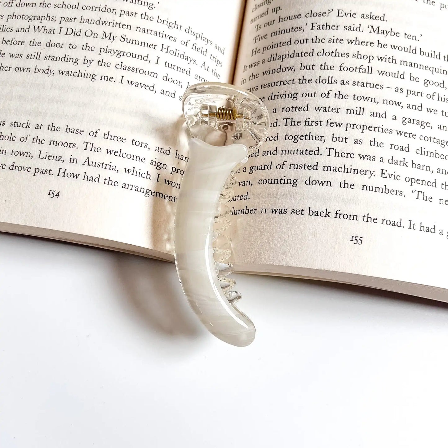 Marble acrylic banana clip ivory white