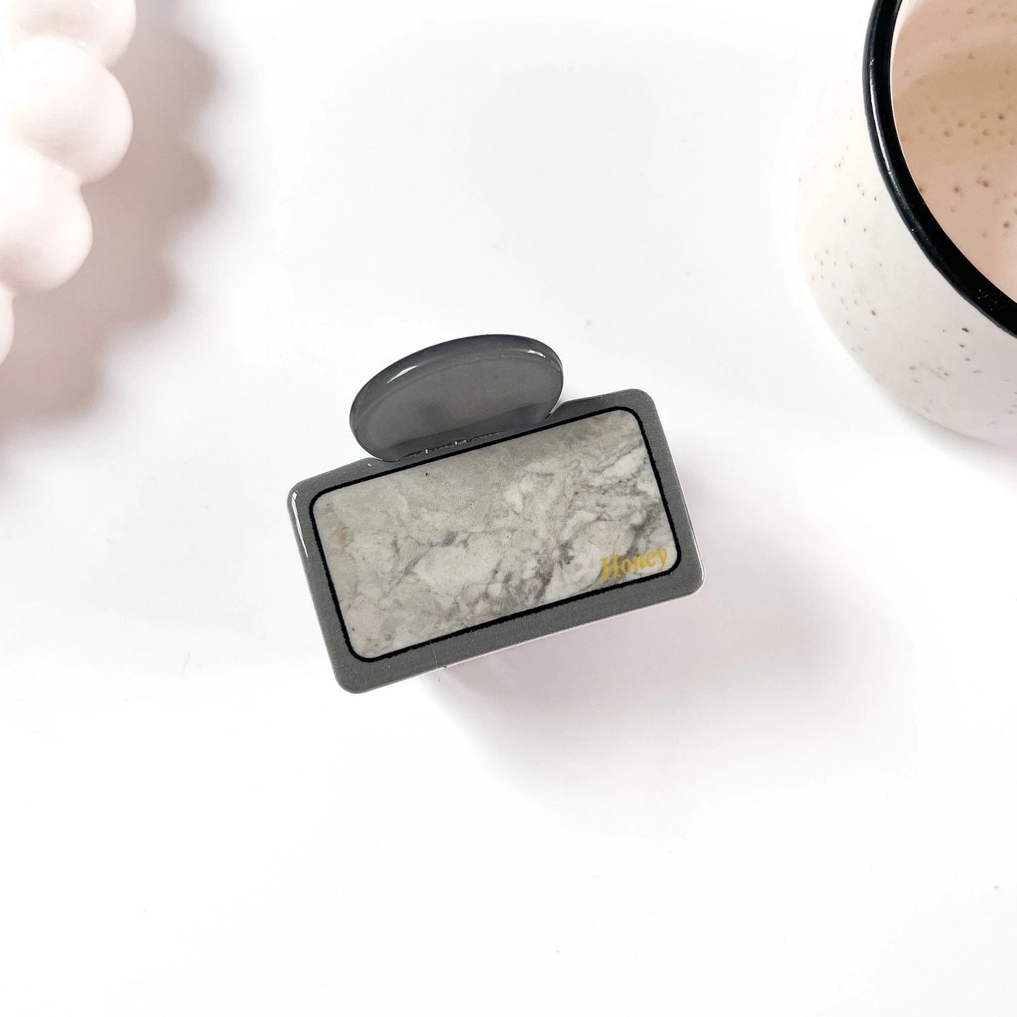 Marble tile claw clip grey with white marble pattern
