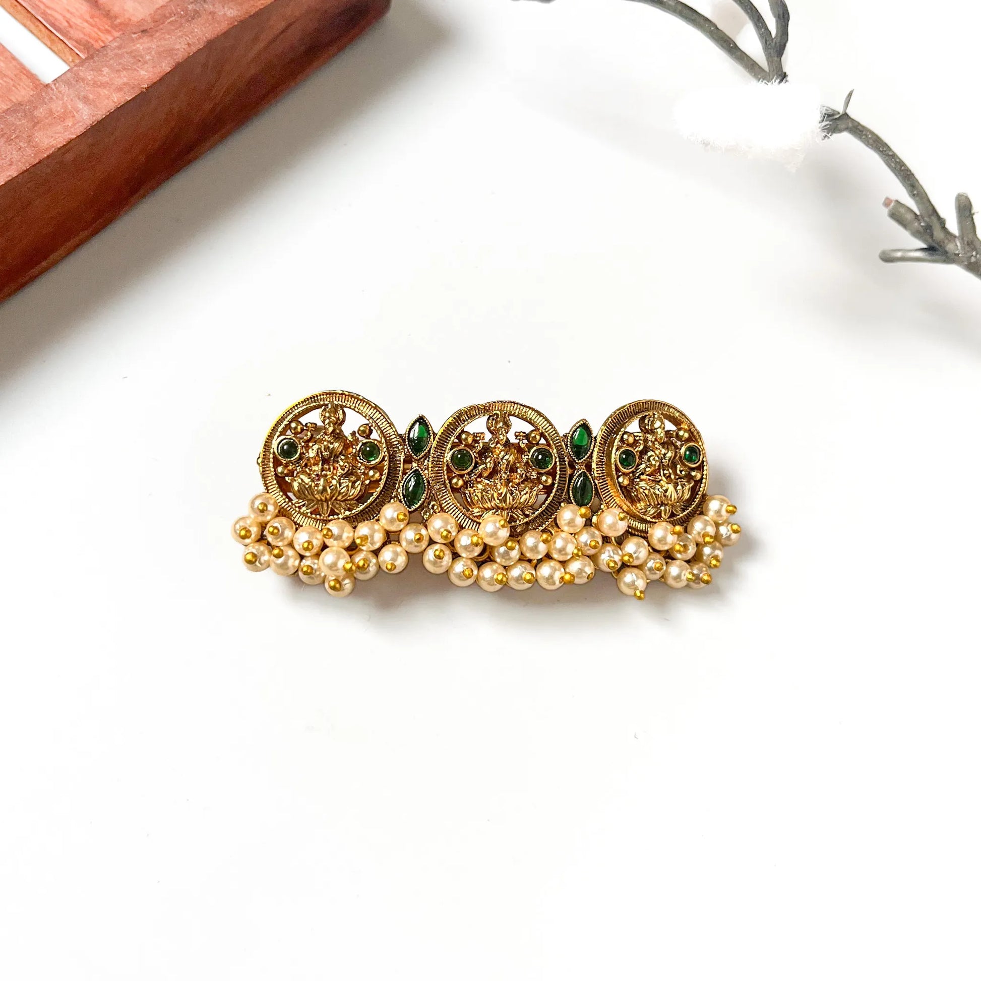 Emerald gemstone three-medallion barrette with lustrous pearl drop fringe, antique gold 4.5cm bridal clip