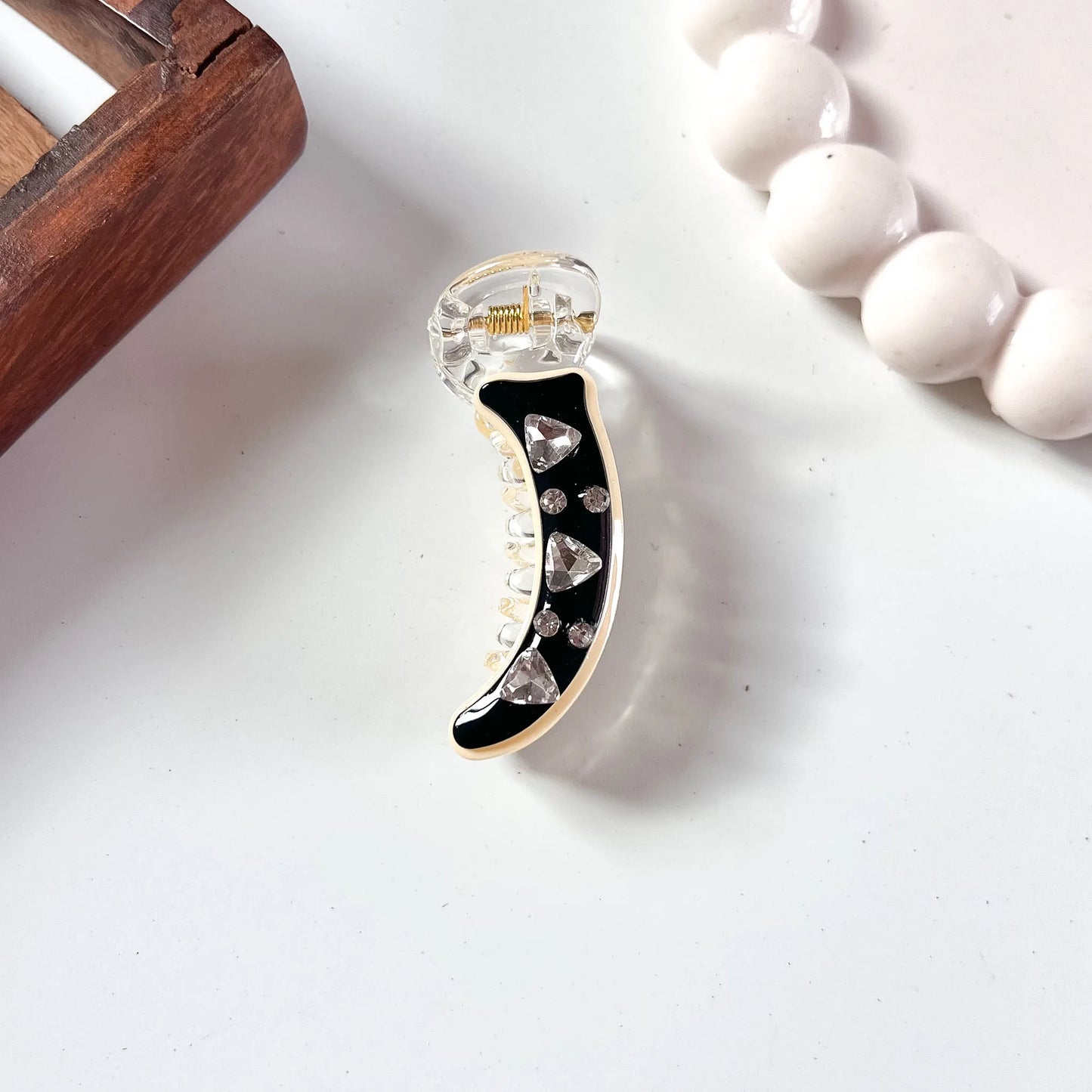 Black minimal banana clip with faceted heart gem and rhinestone embellishments, 5cm