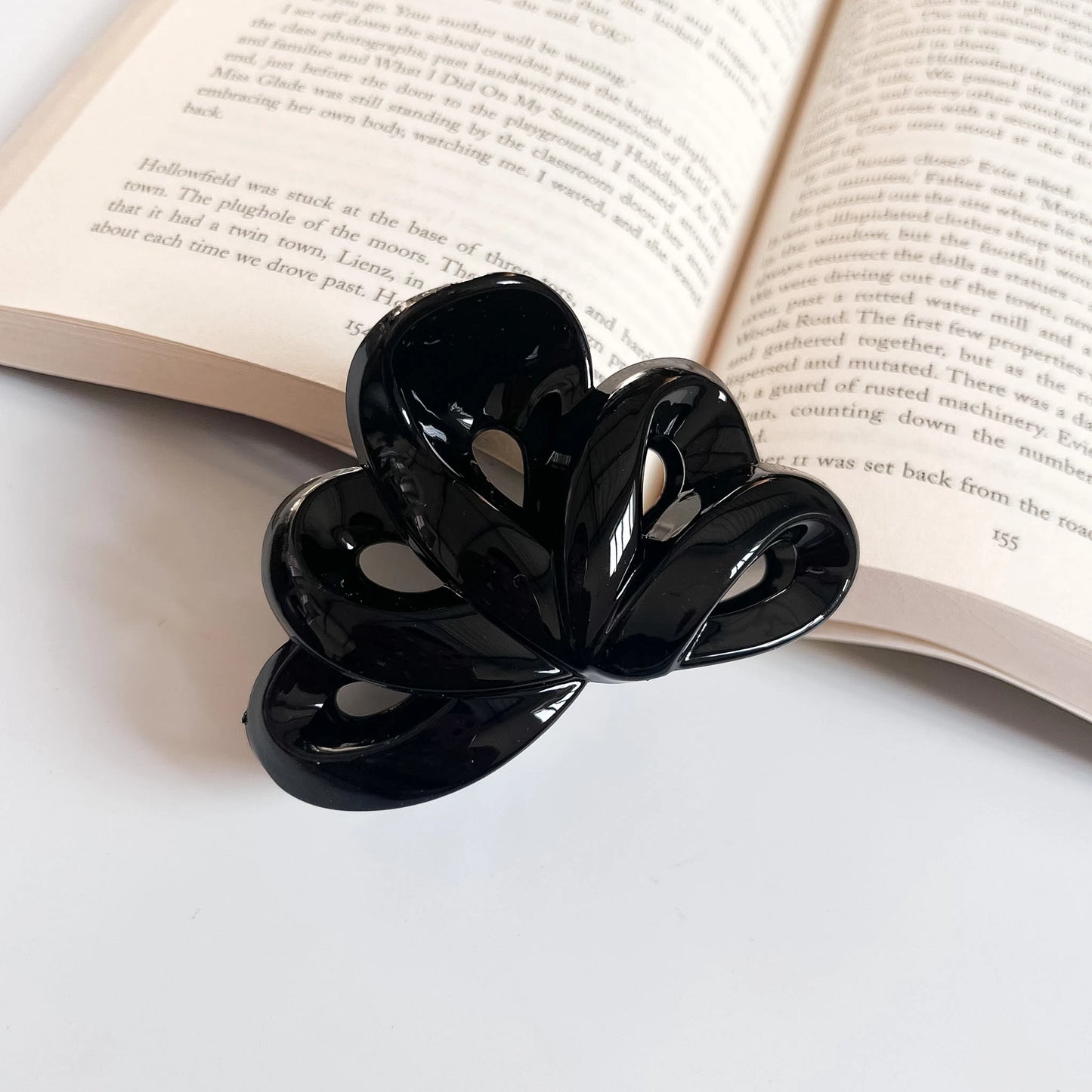 Ocean Loop Claw Clip – Large Minimal Hair Claw Black