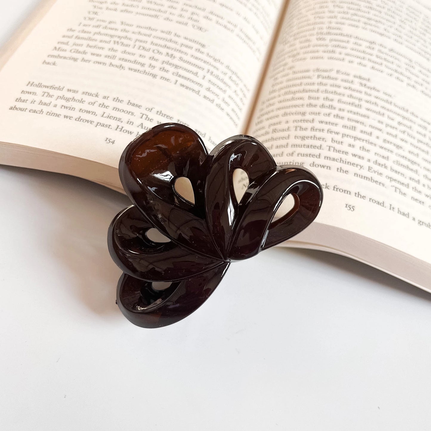 Ocean Loop Claw Clip – Large Minimal Hair Claw Brown