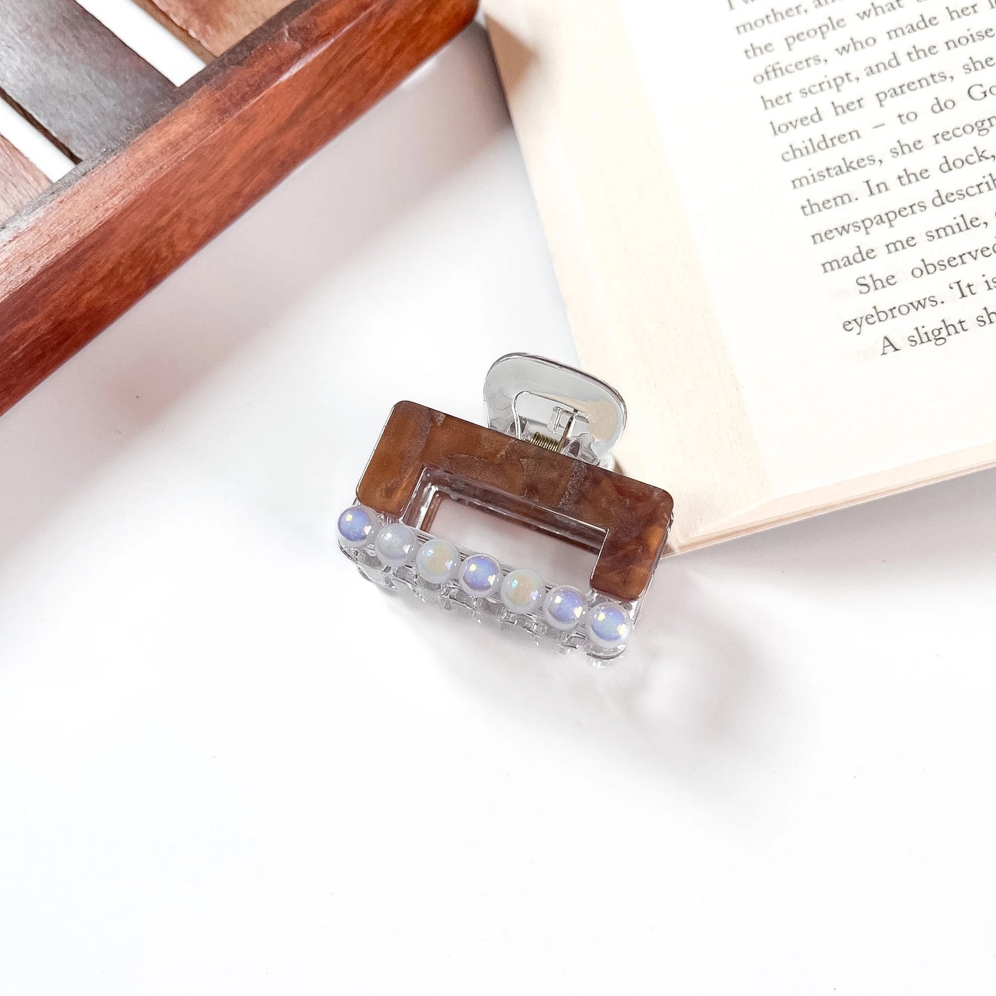 Tortoise pearl bead mini claw clip for hair