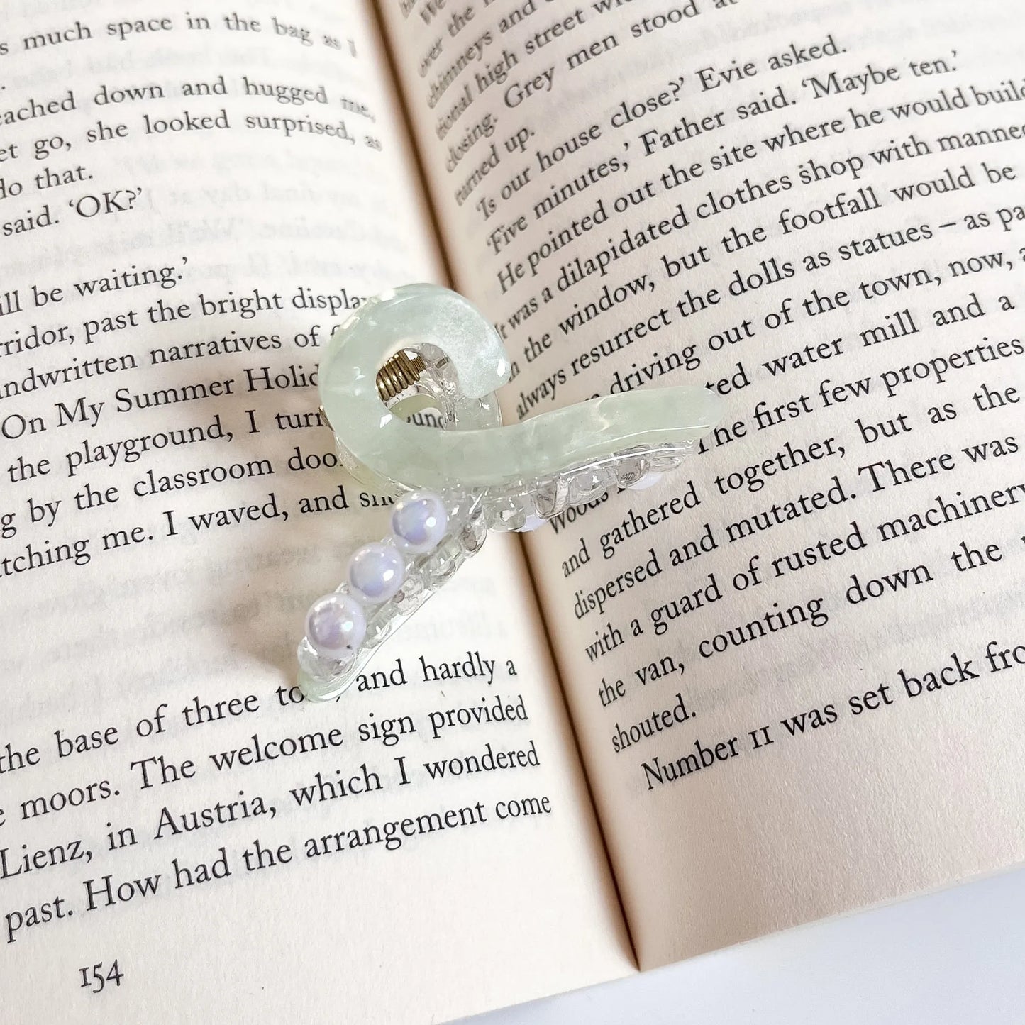 Pearl Loop Claw Clip – Mini Elegant Hair Clip Mint