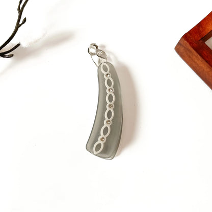 Silver gray scalloped gem lock banana clip with gem accents and locking hinge, small 5cm