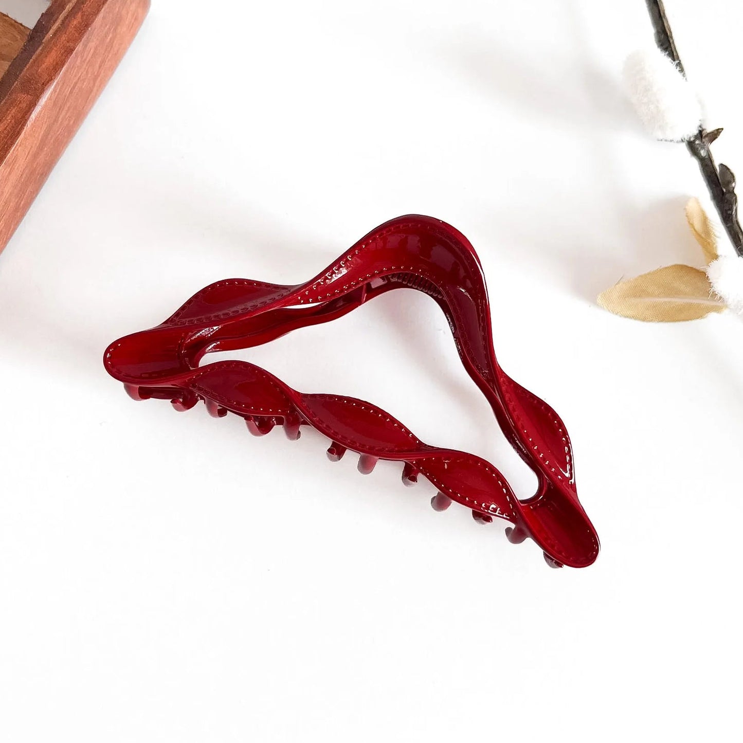 Statement red metal claw clip with polished lacquered finish, medium-large size for thick hair