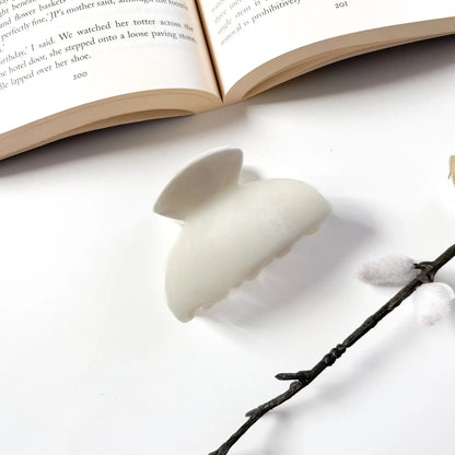 White swirled marble claw clip Korean hair clamp