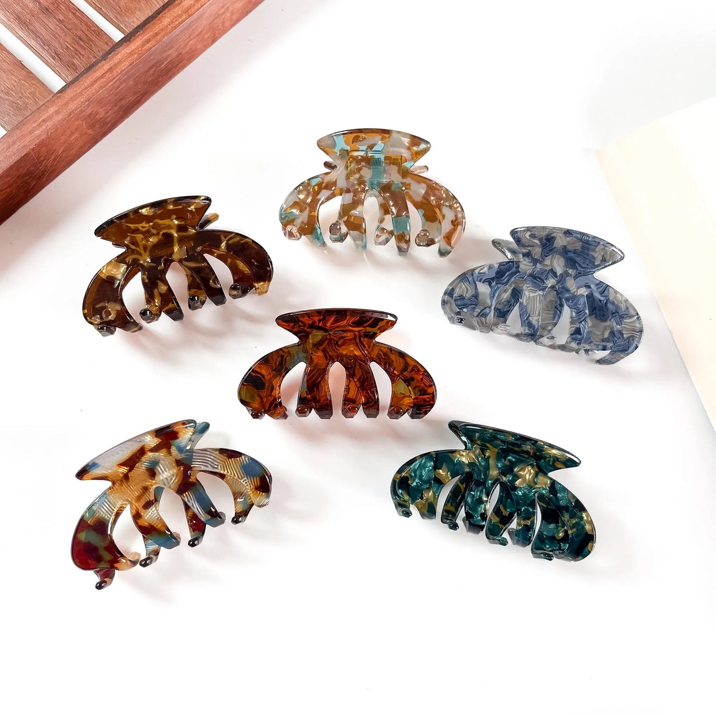 Tortoiseshell marble claw clip in 6 colours for women