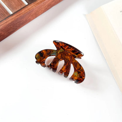 Burnt amber tortoiseshell claw clip for women